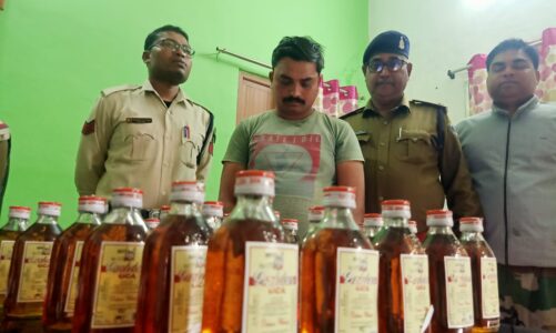 मोटरसाइकिल में अवैध शराब बिक्री करने वाले आरोपी गिरफ्तार