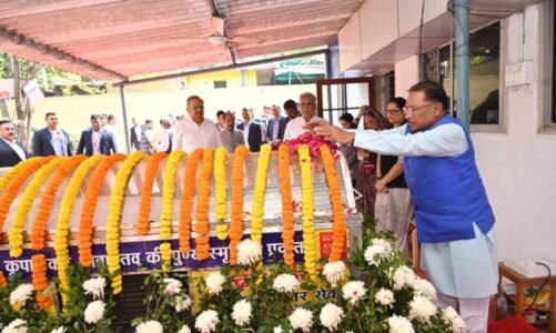 मुख्यमंत्री विष्णुदेव साय ने नंदकुमार बघेल को दी श्रद्धांजलि, रमन सिंह, अरुण साव, किरण सिंहदेव भी रहे मौजूद