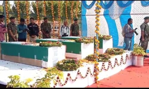 शहादत को है नमन : मुख्यमंत्री  विष्णु देव साय ने शहीद जवानों के पार्थिव शरीर पर पुष्पचक्र अर्पित कर श्रद्धांजलि दी