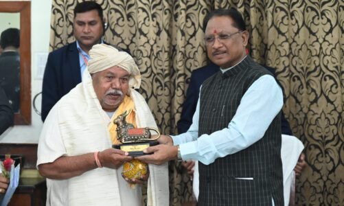 अमेरिका से भी इलाज के लिए आते हैं मरीज, जानिए छग के नाड़ी वैद्य हेमराज मांझी को