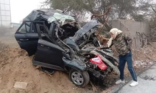 Accident : कार और ट्रक में जोरदार भिड़ंत…दो पुलिस इंस्पेक्टर की मौत