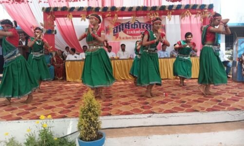 शासकीय उच्चतर माध्यमिक विद्यालय खपरी कला का वार्षिक उत्सव कार्यक्रम मां सरस्वती की पूजा एवं सरस्वती वंदना के साथ किया गया