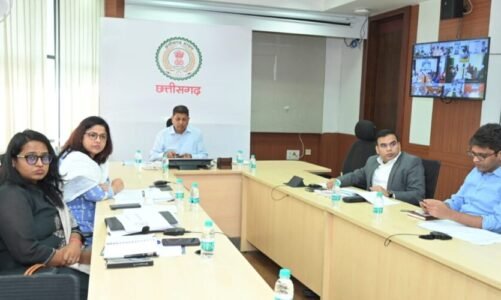 महतारी वंदन योजना के तहत मुख्य सचिव ने अधिकारियों को दिए निर्देश, कहा- सभी पात्र हितग्राहियों को पहुंचाएं फायदा