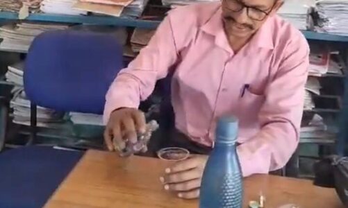 वाह गुरु जी वाह : शिक्षा के मंदिर को बनाया मयखाना…स्कूल में शराब पीते शिक्षक का वीडियो वायरल…देखे वीडियो