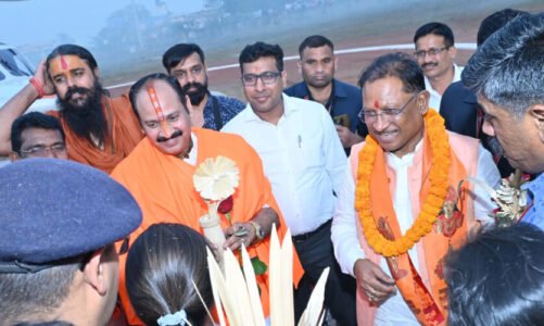 मुख्यमंत्री विष्णु देव साय पहुंचे राजिम, हेलीपेड में हुआ मुखिया का भव्य स्वागत