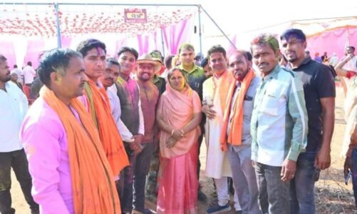 विधायक के होली मिलन समारोह में उमड़ा कार्यकर्ताओं का जन सैलाब