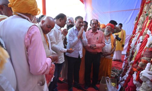 राजिम कुंभ कल्प में वैष्णव नागाओं ने किया निशान पूजा