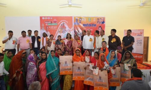 प्रधानमंत्री नरेंद्र मोदी ने बटन दबाकर प्रदेश की 70 लाख से अधिक महिलाओं के खाते में महतारी वंदन योजना की राशि की अंतरित,