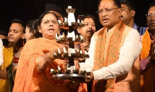 मुख्यमंत्री विष्णुदेव साय ने की महानदी की महाआरती, त्रिवेणी संगम हुआ भक्तिमय