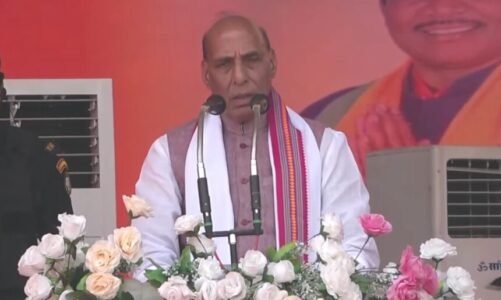 जिस तरह धरती से डायनासोर गायब हो गए, उसी तरह कांग्रेस गायब हो जाएगी – राजनाथ सिंह