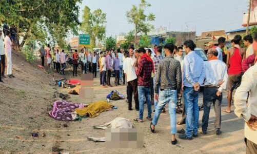 BREAKING : बस का इंतजार कर रहे लोगों को तेज रफ्तार ट्रक ने रौंदा…चार की मौत, 3 की हालत गंभीर