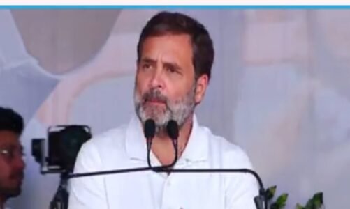 बस्तर में राहुल गांधी ने भरी हुंकार, कहा – आदिवासियों से जल-जंगल छीनना चाहते हैं मोदी