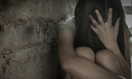 रिश्ते शर्मसार : 2 सालों तक अपनी ही सगी बेटी से हवस बुझाता रहा पिता…ऐसे हुआ खुलासा