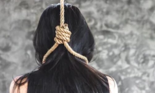 40 साल के प्रेमी ने छुपाई शादी की बात, आहत होकर 19 साल की प्रेमिका ने कर ली आत्महत्या