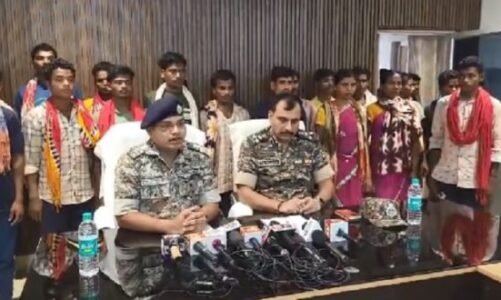बीजापुर पुलिस को मिली फिर एक बार बड़ी सफलता, 33 नक्सलियों ने किया आत्मसमर्पण