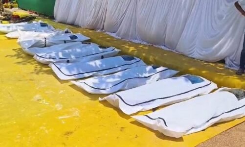 मुठभेड़ में मारे गए 12 नक्सलियों के शव को लाया गया अस्पताल, शिनाख्ती की कर रहे तैयारी…