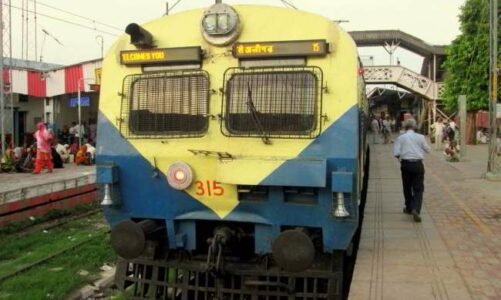 लोकल ट्रेन के यात्रियों को मिली बड़ी राहत, रेल किराया हुआ आधा