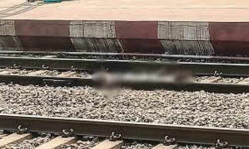 Crime : किराना कारोबारी ने ट्रेन से कटकर की आत्महत्या, घर से सुसाइड नोट बरामद…पढ़ें पूरी खबर…!!