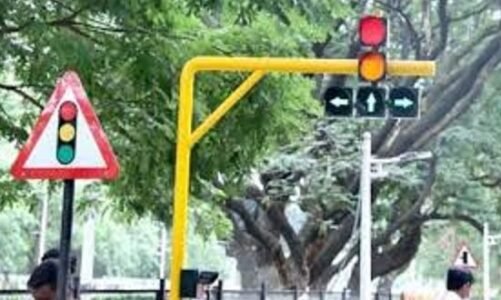 दोपहिया वाहन चालकों को मिली राहत, दोपहर 12 से 4 बजे तक ट्रैफिक सिग्नल फ्री