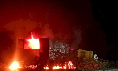 CG – दिल दहला देने वाली घटना, नेशनल हाईवे पर खड़े ट्रक से टकराई कंटेनर, टक्कर से हुआ जोरदार धमाका, जिंदा जलकर 2 लोगों की हुई मौत