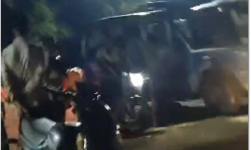 युवक ने आरक्षक को जड़ा तमाचा, पिटाई का वीडियो आया सामने, पढ़िए आखिर क्या हुआ था