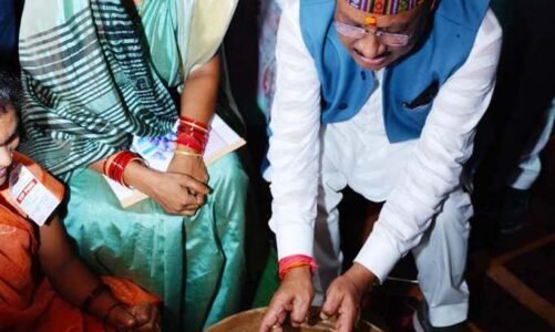सीएम साय ने कुम्हार की तरह मिट्टी से बनाया दीया, कहा- ऐसे ही गढ़ेंगे विकसित छत्तीसगढ़ का रूप