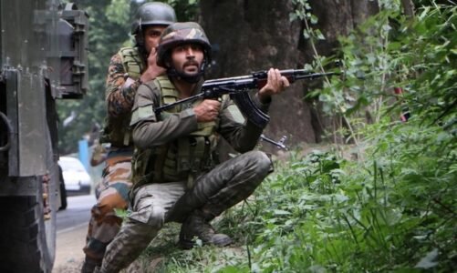 जम्मू-कश्मीर के कुलगाम में 5 आतंकी ढेर, 2 जवान शहीद,राजौरी में आर्मी कैंप पर हुआ हमला