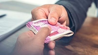 स्टाफ नर्स से रिश्वत लेते स्वास्थ्य विभाग का बाबू गिरफ्तार, एसीबी की टीम ने की कार्रवाई…