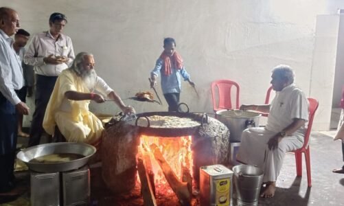 जैतूसाव मठ में षष्ठी महोत्सव के लिए मालपुआ बनाया गया