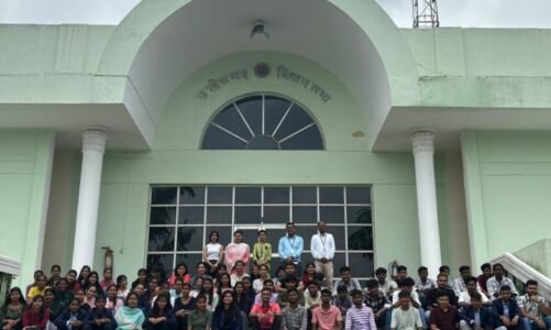 आंजनेय विश्वविद्यालय के कला एवं मानविकी संकाय के विद्यार्थियों ने छत्तीसगढ़ विधानसभा का किया शैक्षिक भ्रमण