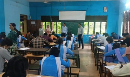 BREAKING : बोर्ड की प्रायोगिक परीक्षा के दौरान उड़नदस्ता टीम ने स्कूल में मारा छापा, नकल करते पकड़े गए छात्र-छात्राएं