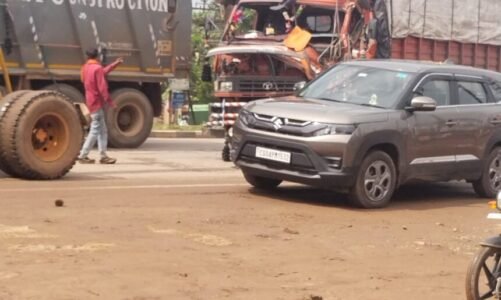 BREAKING : राजधानी में यहां दो ट्रकों में जोरदार भिड़ंत, कंडक्टर के कटे दोनों पैर