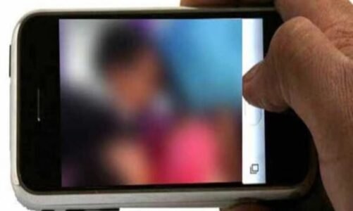 BREAKING : राजधानी में विज्ञापन बोर्ड पर अचानक चलने लगी अश्लील फिल्म…राहगीरों ने बनाया वीडियो…..जांच में जुटी पुलिस