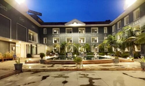 राजधानी के इस होटल में सजी थी महफिल : 52 परियों के साथ इश्क लड़ा रहे थे दीवाने, जब पुलिस पहुंची तो उड़ गए होश, आधा दर्जन से अधिक रईसजादे गिरफ्तार