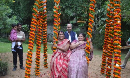 सांसद बृजमोहन अग्रवाल ने परिवार संग मनाया सावन झुला उत्सव