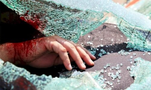 CG – खूनी सड़क में बिछी 3 लाशें, तेज रफ्तार ट्रक ने कार को मारी टक्कर…एक महिला सहित तीन लोगों की हुई मौत