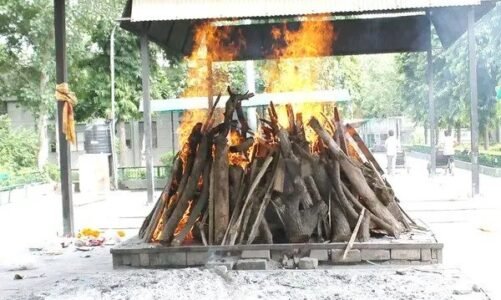 मरने के बाद 2 गज जमीन के लिए हुआ बवाल : शमशान घाट के रास्ते पर खड़ी कर दी दीवार, शव के अंतिम संस्कार को लेकर दो आपस में भिड़े लोग, फिर जो हुआ