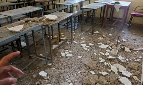CG- स्कूल में बड़ा हादसा : क्लास में पढ़ रहे थे छात्र, तभी भरभराकर गिरा छत का प्लास्टर, 5 बच्चे घायल, दो की हालत गंभीर….