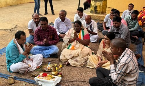 सीसी रोड निर्माण कार्य का विधायक चातुरी नंद ने किया भूमिपूजन