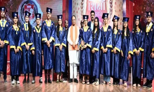 मुख्यमंत्री के हाथों 12वीं बोर्ड के टॉपर विद्यार्थियों का सम्मान