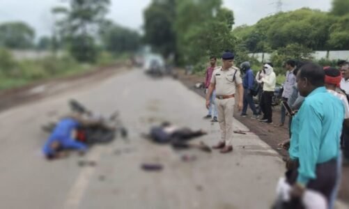 BREAKING : दर्दनाक सड़क हादसा: दो बाइक सवारों में जोरदार भिड़ंत, एक की मौत, 3 गंभीर रूप से घायल