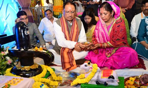 मुख्यमंत्री पोरा तिहार पर भगवान शिव और नंदीराज की कर रहे हैं पूजा