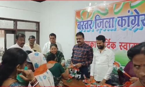 कॉंग्रेस की रीति नीति से प्रभावित होकर शहर की महिलाओं ने थामा कॉंग्रेस का दामन