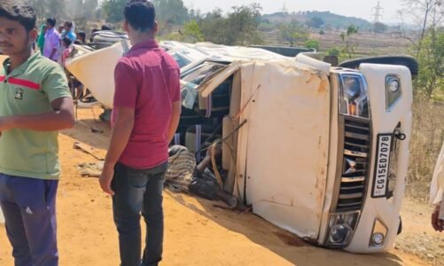 CG : तेज रफ्तार बोलेरो और ट्रक की भिड़ंत से 4 की मौत, 7 घायल, महाशिवरात्रि पर दर्शन कर लौट रहे थे घर