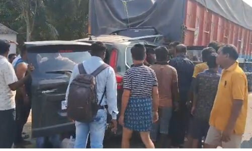 भीषण सड़क हादसा : तेज रफ्तार स्कॉर्पियो और ट्रक में जोरदार भिड़ंत, तीन लोगों की दर्दनाक मौत