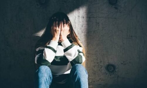 पुलिस वाला बना दरिंदा : रेप पीड़िता ने पुलिस से मांगी मदद तो पुलिसवाले ने ही कर दिया ये बड़ा कांड