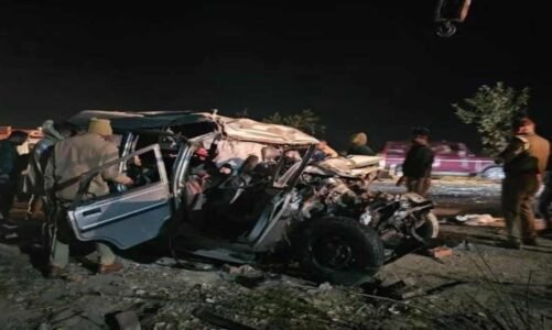 BIG BREAKING : मिर्जापुर हाइवे पर बस और बोलेरों में भीषण टक्कर, छत्तीसगढ़ के 10 श्रद्धालुओं की मौत