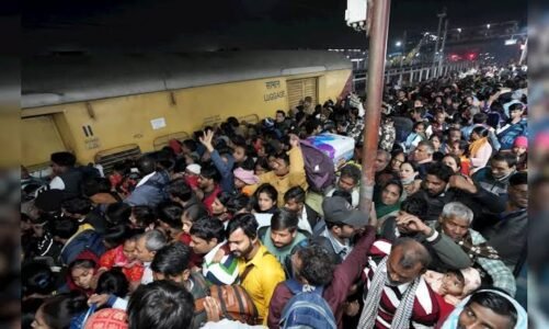 रेलवे स्टेशन में मची भगदड़, 18 लोगों की गयी जान, सबसे ज्यादा इस राज्य के… देखे लिस्ट