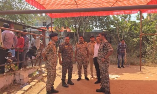 सुकमा : त्रिस्तरीय पंचायत चुनाव : दूसरे चरण के मतदान को लेकर मतदाताओं में भारी उत्साह, कलेक्टर देवेश और एसपी किरण चव्हाण ने किया मतदान केंद्रों का निरीक्षण