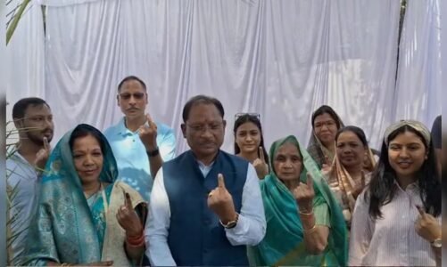 Panchayat Election : वोट देने परिवार संग लाइन में खड़े रहे CM साय, बोले- तीसरे चरण में भी भाजपा को मिलेगी सफलता….
